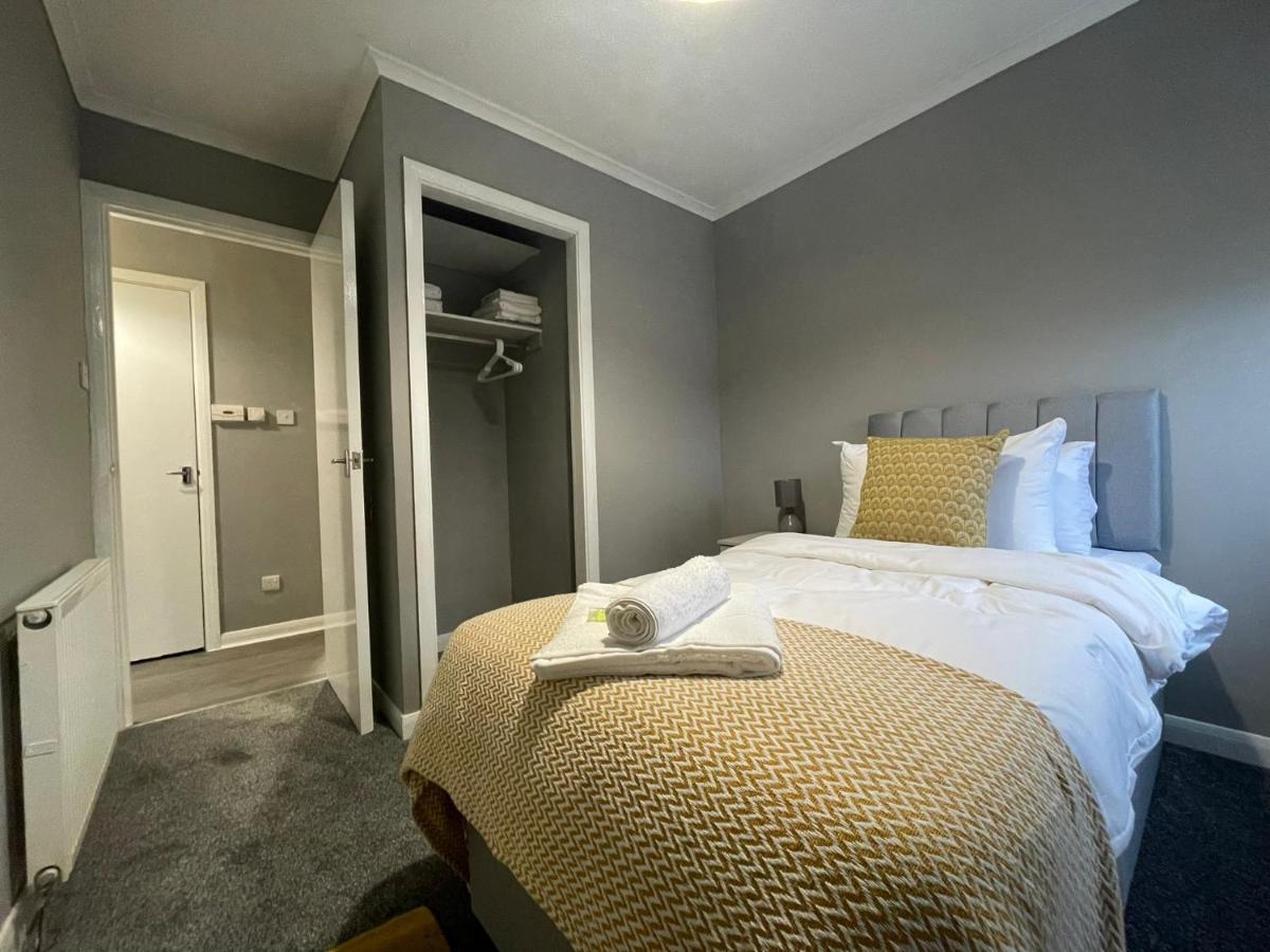Holiday home Dunbeth House *